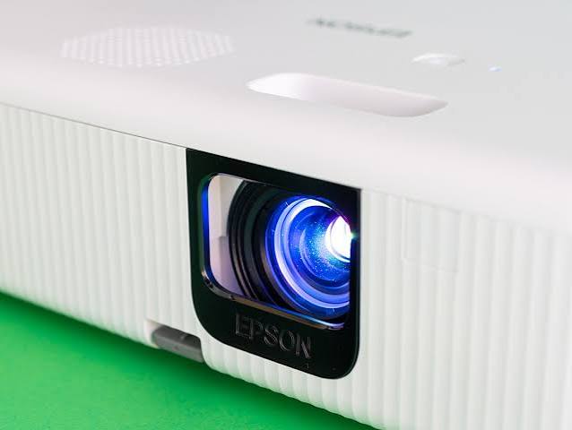 بروجيكتور Epson CO-FH02 منزلي — صورة 2